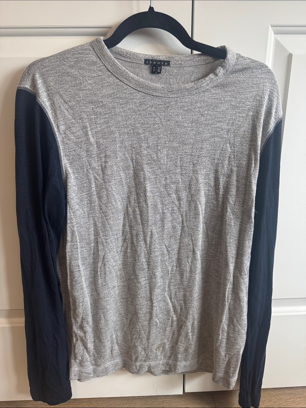 Theory Men’s Heather Gray Long-Sleeve Crew with Black Sleeves
